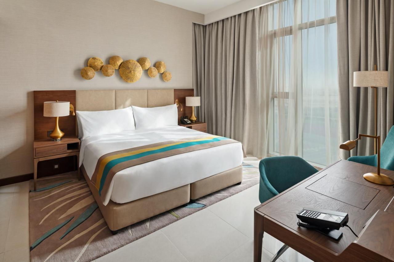 Holiday Inn Dubai Al-Maktoum Airport, An Ihg Hotel Zewnętrze zdjęcie